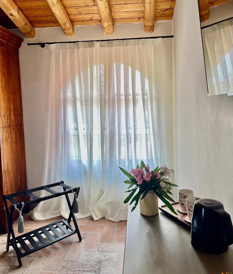 קסטלארו Le Mansarine Charme B&B מראה חיצוני תמונה