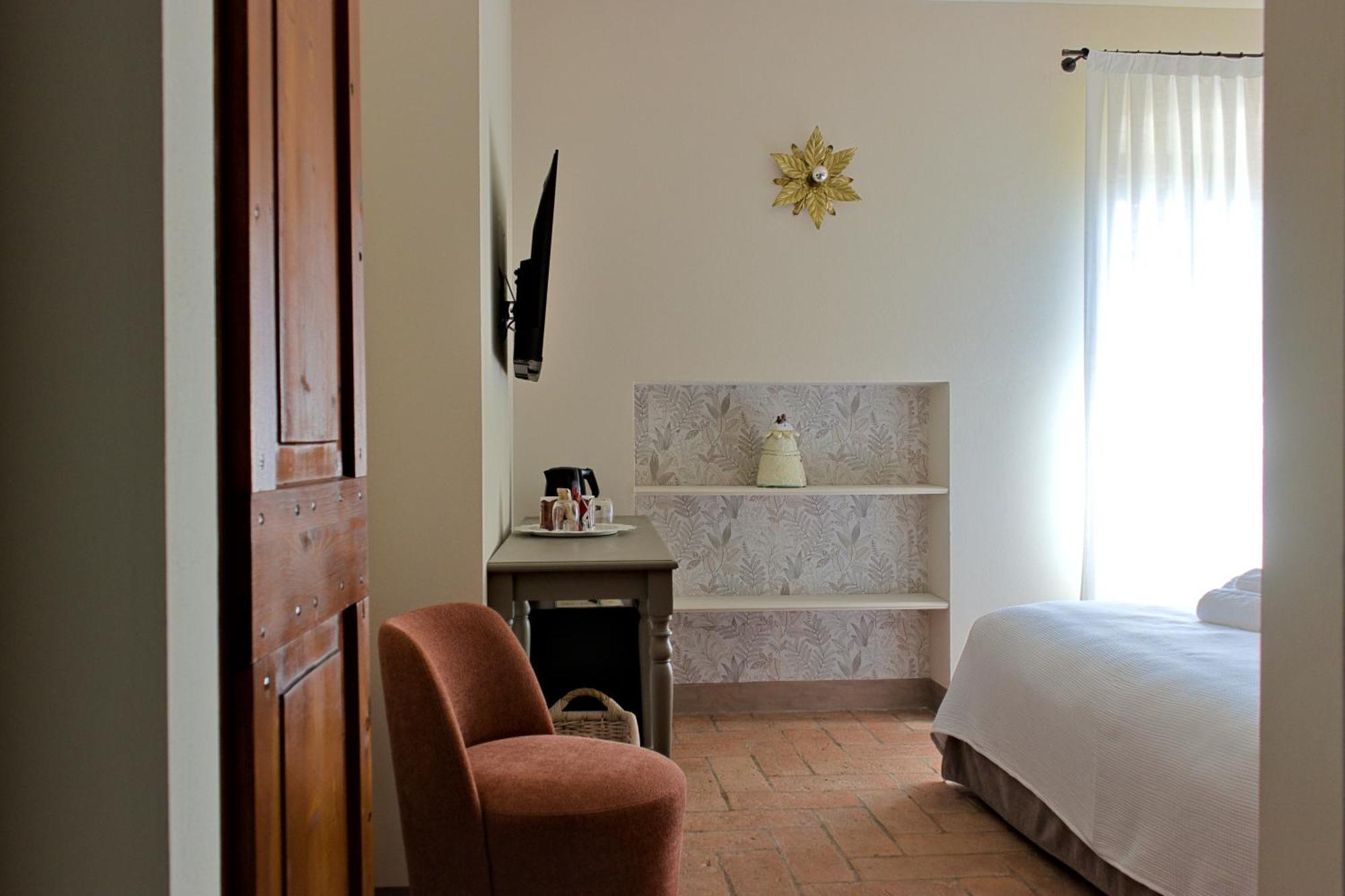 קסטלארו Le Mansarine Charme B&B מראה חיצוני תמונה
